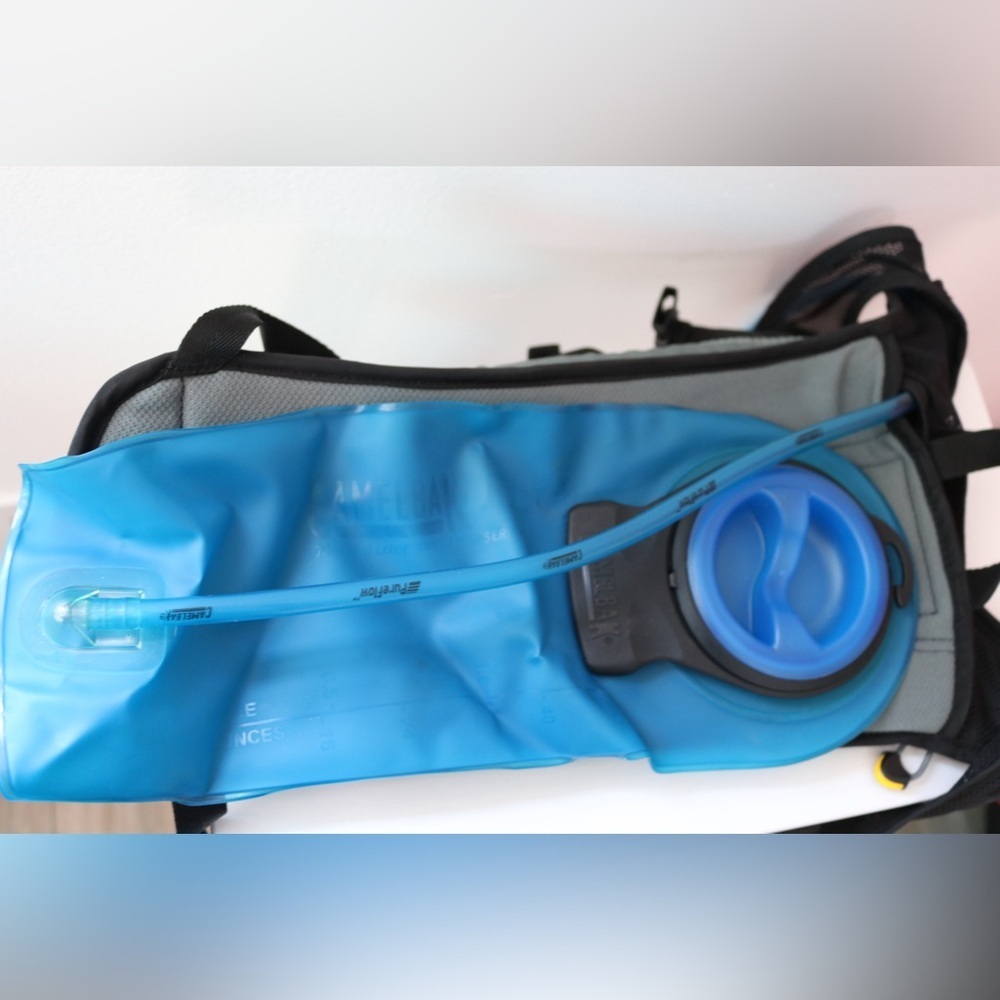 CamelBak Classic Hydration Pack Backpack 2L Reservoir Hiking Running w/ Bladder - Picture 5 of 5